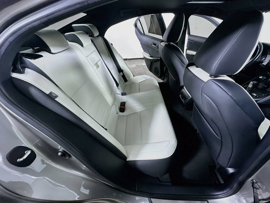 Used 2022 Lexus IS 350 F Sport RWD image 11