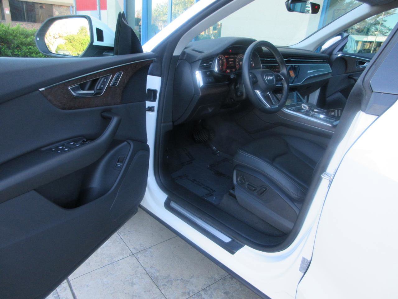 Used 2023 Audi Q8 Premium w/ Convenience Package image 6