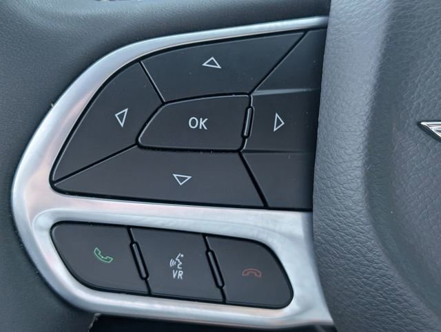 Used 2023 Chrysler Pacifica Touring-L FWD image 16