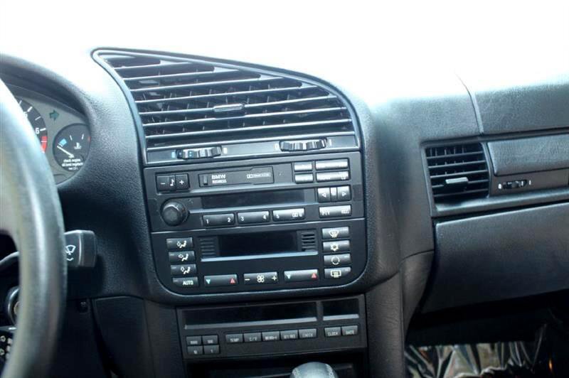 Used 1999 BMW 323i Convertible image 14