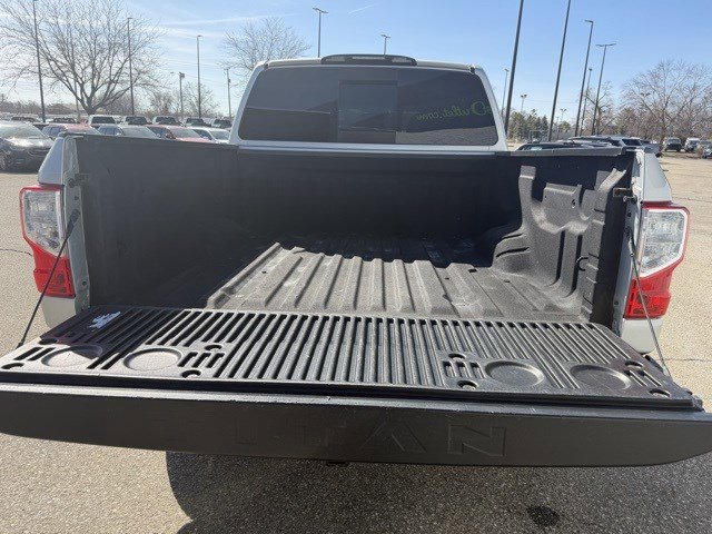 Used 2019 Nissan Titan PRO-4X image 18