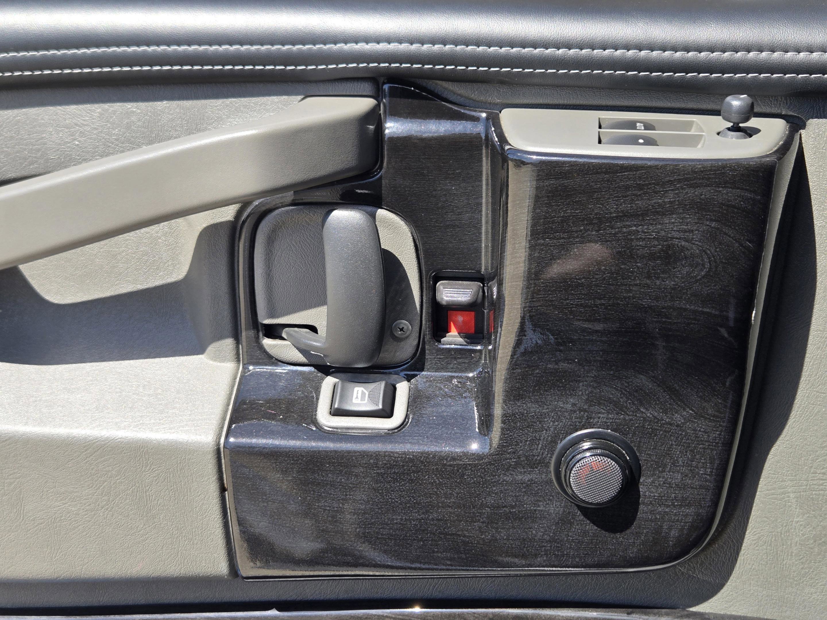 Used 2023 Chevrolet Express 2500 image 31