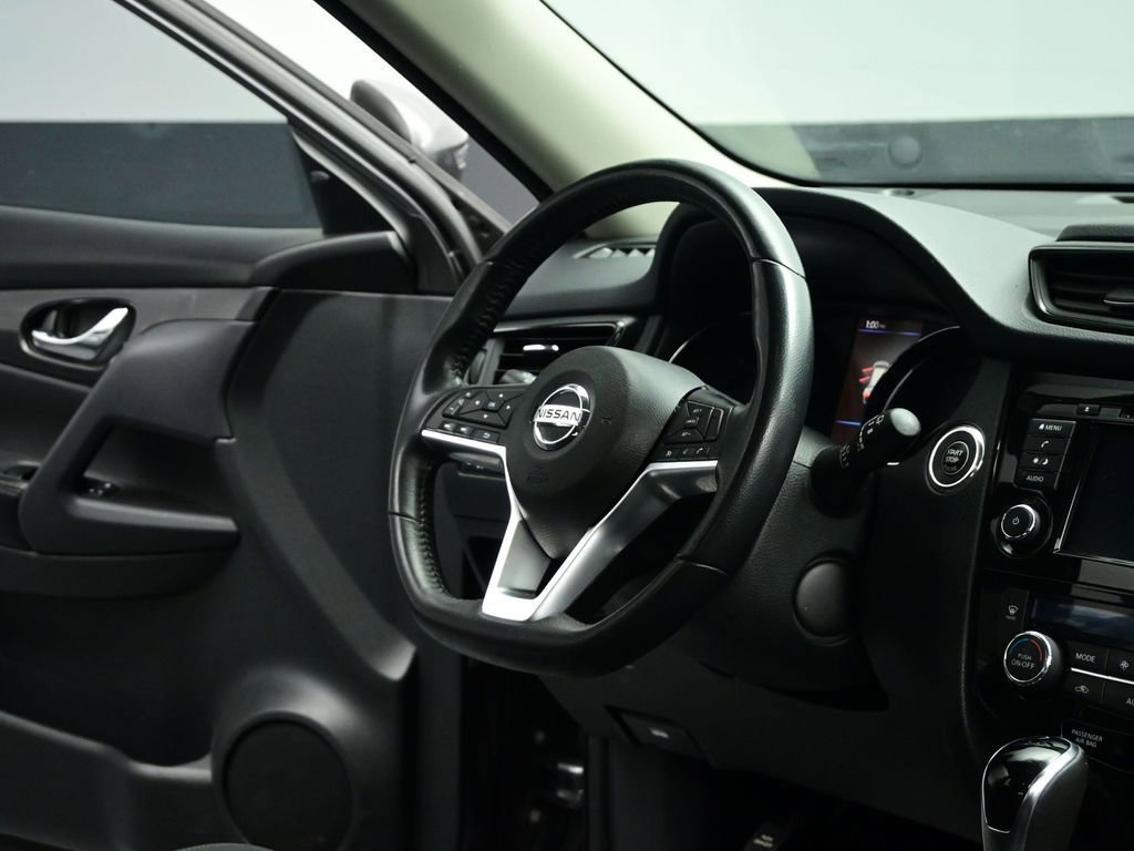 Used 2018 Nissan Rogue SV image 69