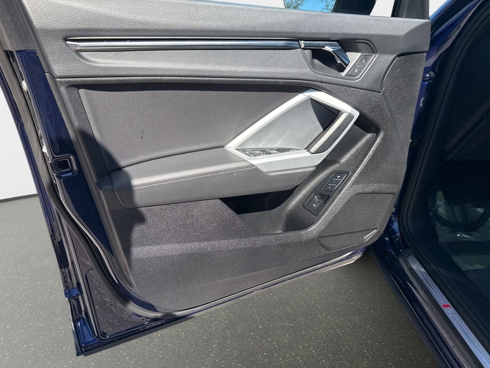 Used 2023 Audi Q3 2.0T Premium w/ Convenience Package image 18