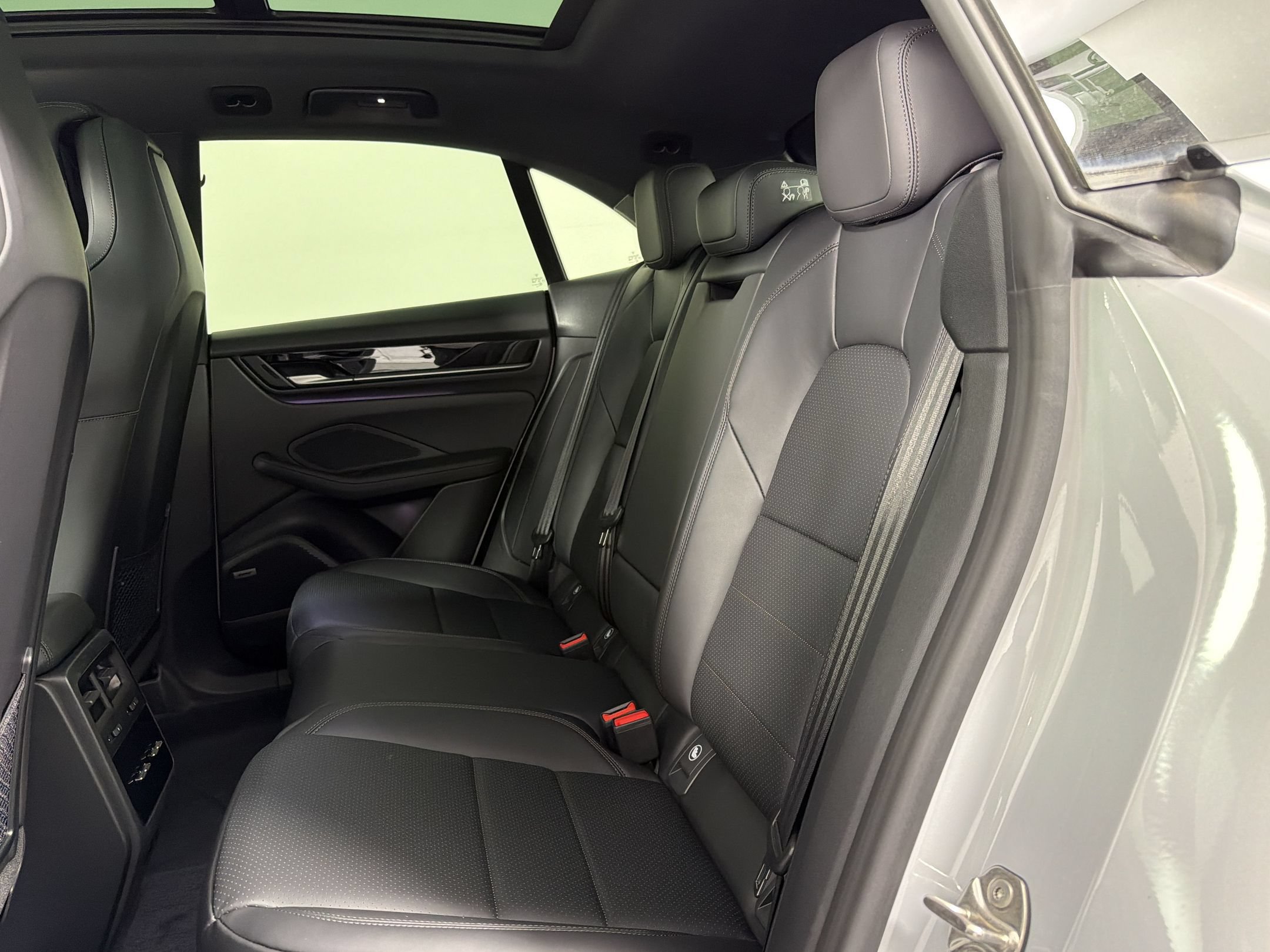 New 2026 Porsche Macan Electric RWD image 20
