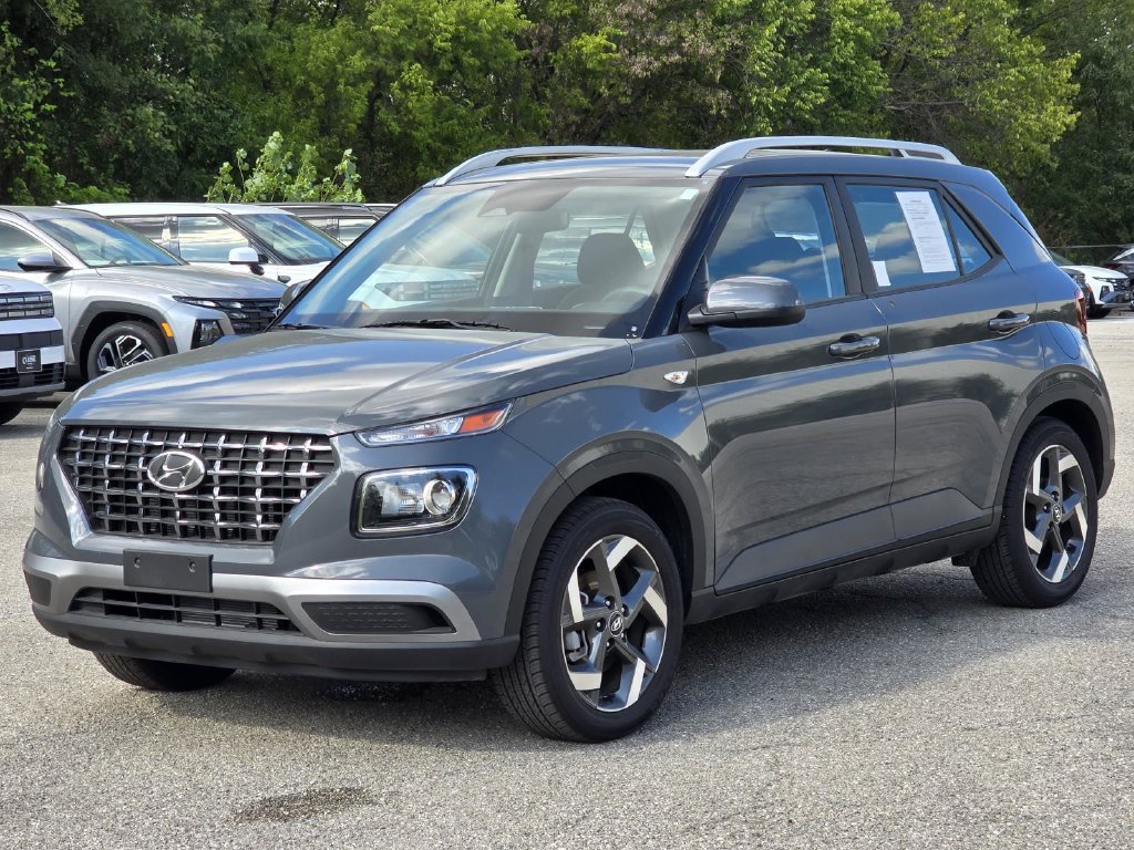 Used 2026 Hyundai Venue SEL FWD image 3