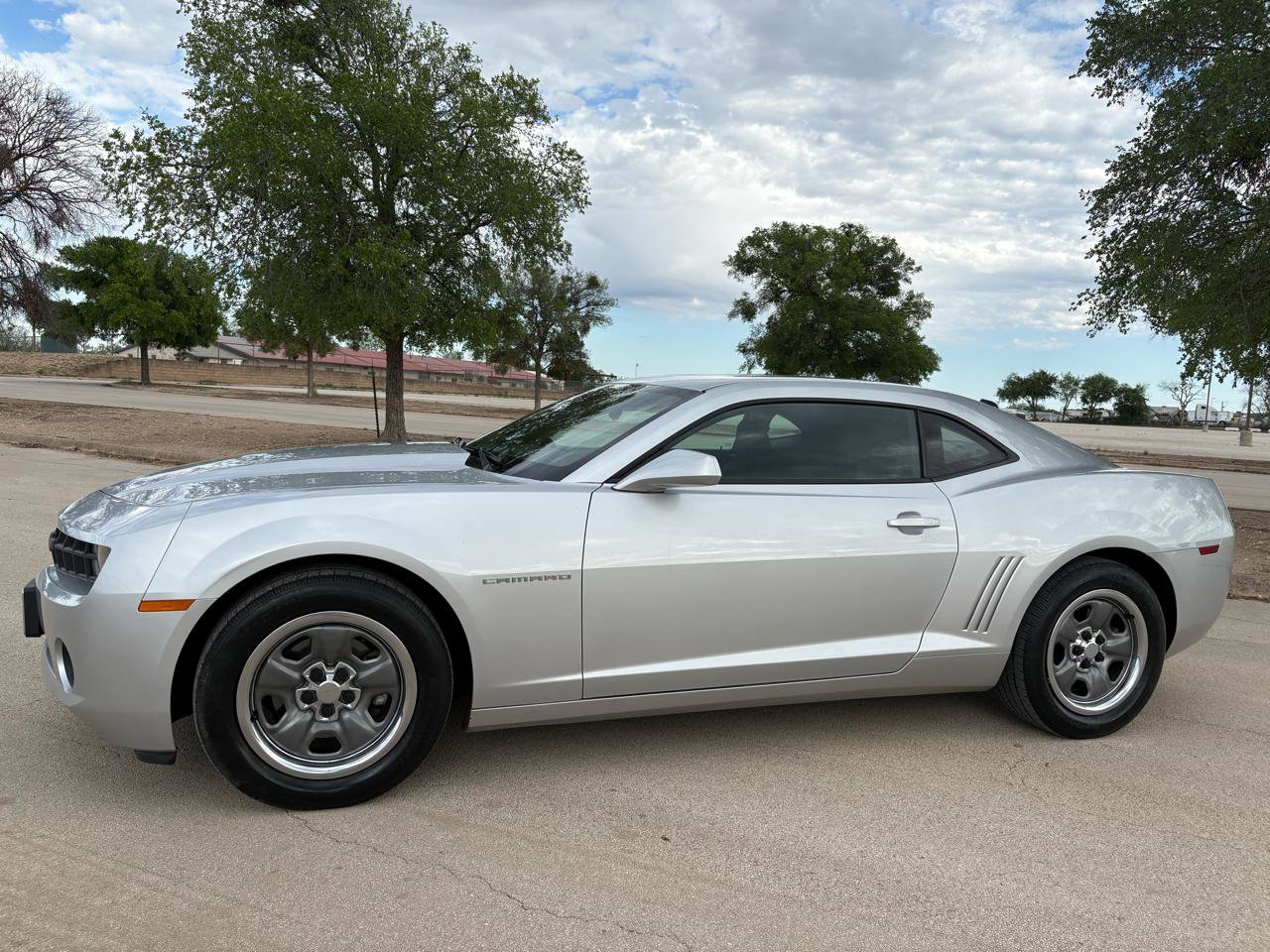 Used 2010 Chevrolet Camaro LS RWD image 2
