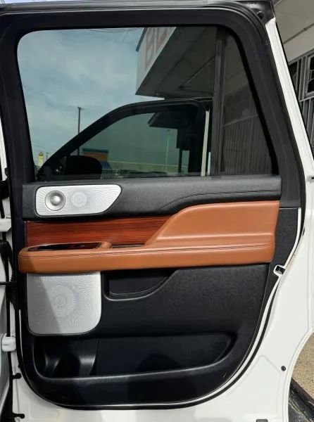 Used 2020 Lincoln Navigator L Reserve w/ Luxury Package RWD image 27