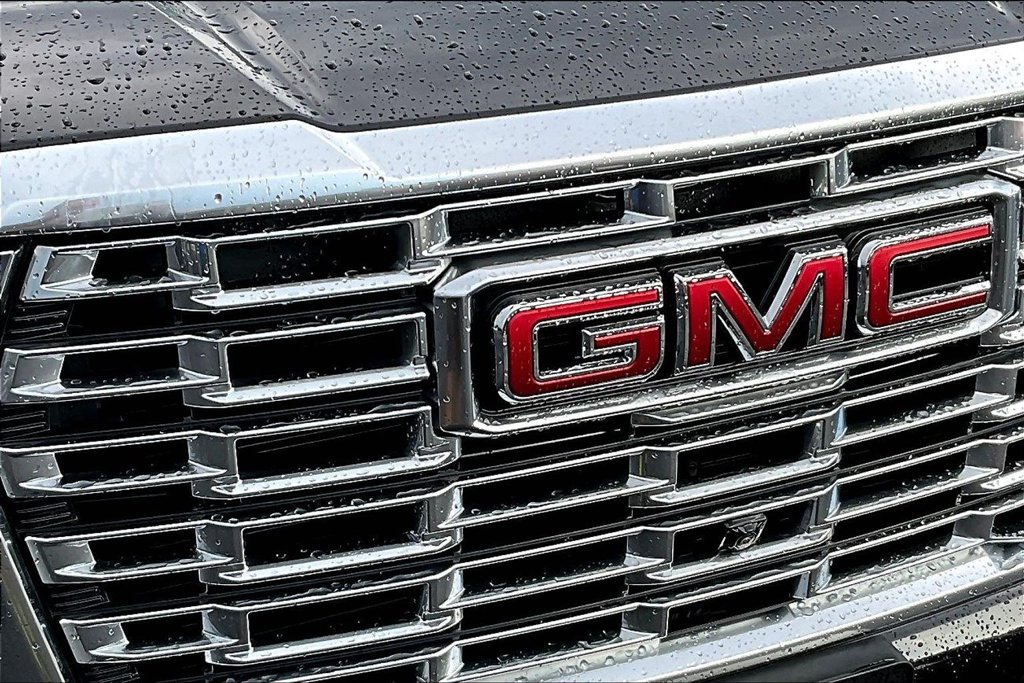 Used 2026 GMC Yukon Denali w/ Denali Reserve Package AWD/4WD image 35