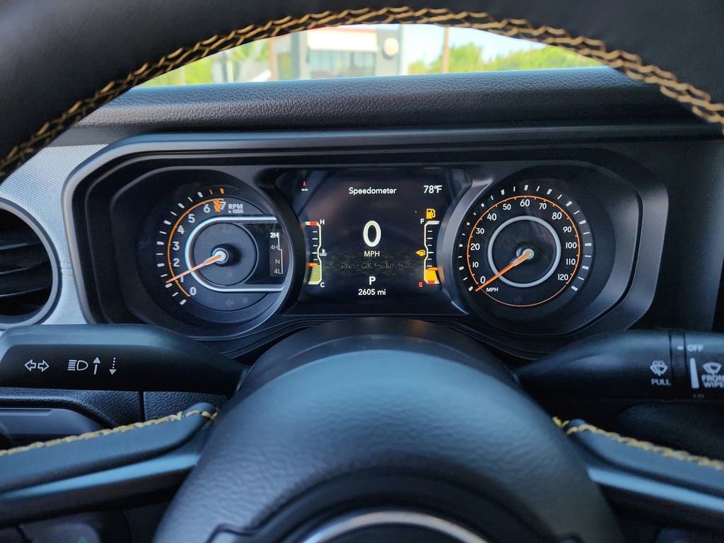 Used 2024 Jeep Gladiator Sport AWD/4WD image 9