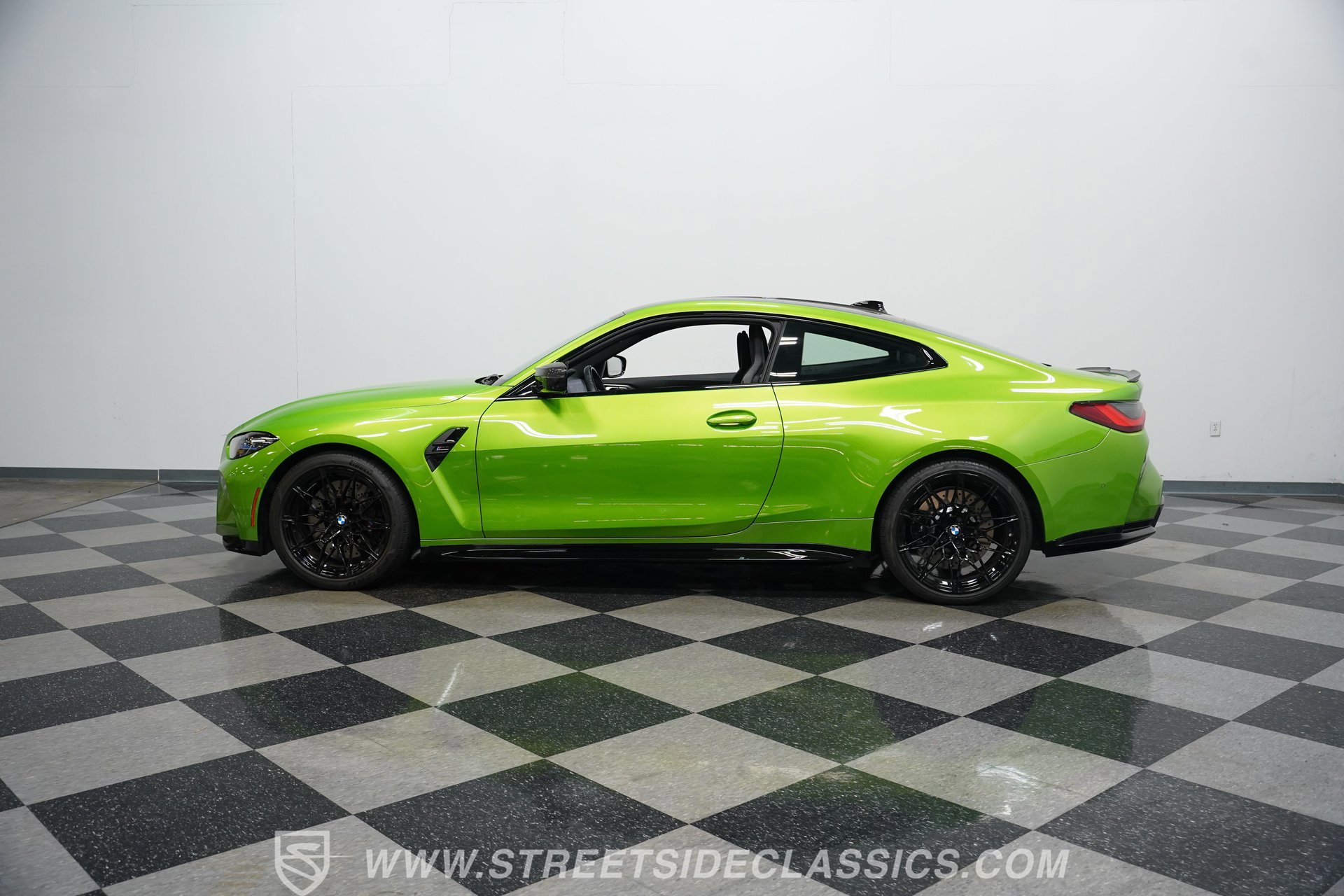 Used 2021 BMW M4 Competition w/ M Carbon Exterior Package RWD image 8