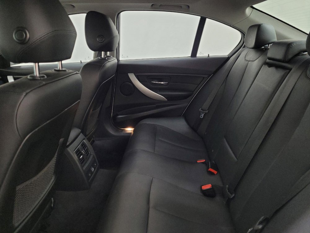 Used 2017 BMW 320i Sedan RWD image 18