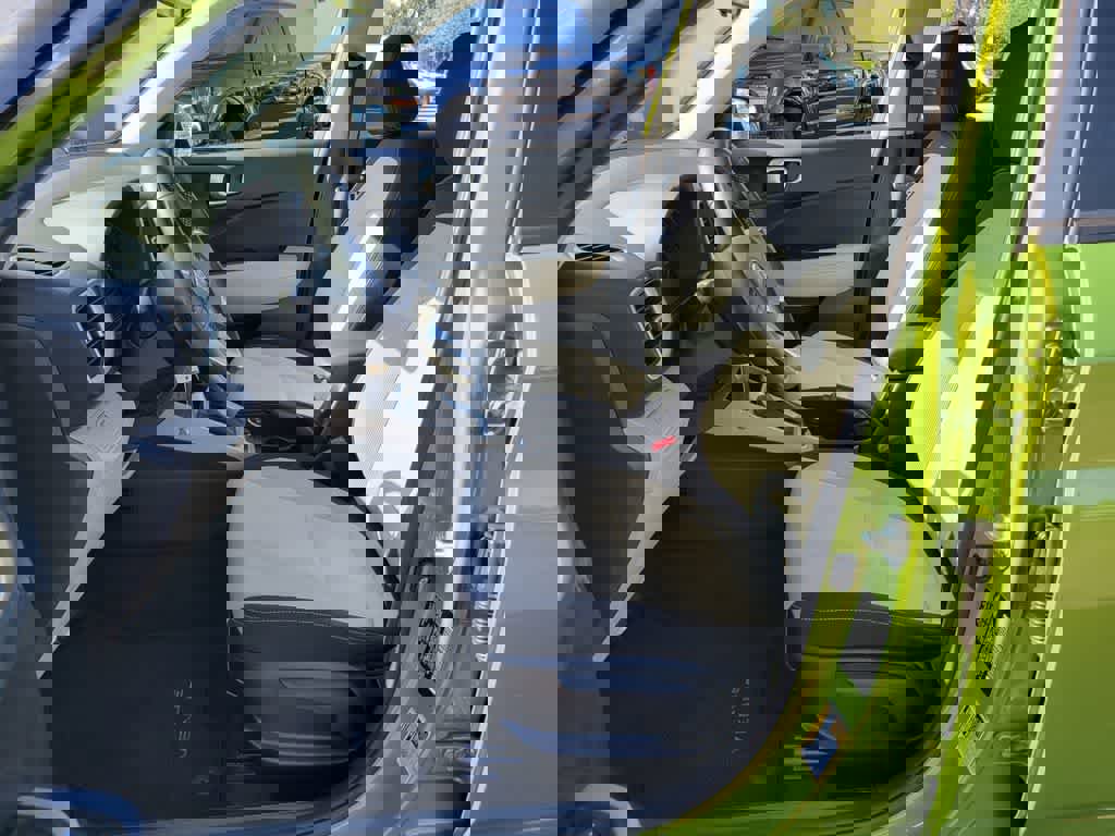 Used 2023 Hyundai Venue SEL FWD image 11