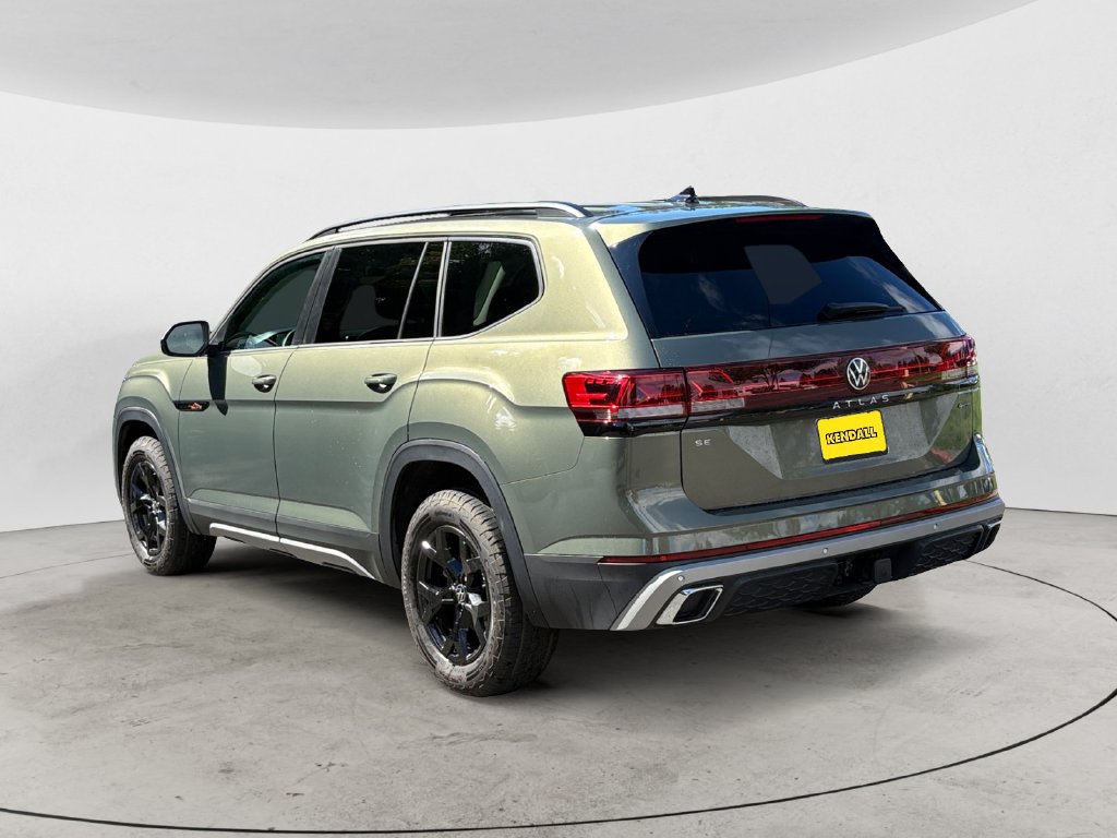 Used 2025 Volkswagen Atlas Peak Edition SE AWD/4WD image 7