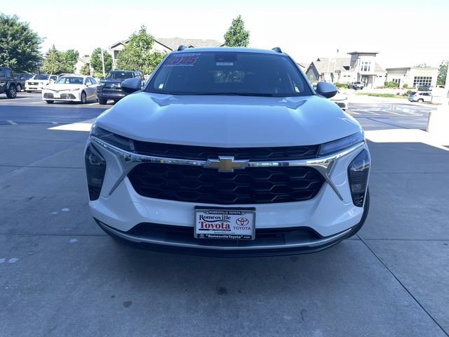 Used 2025 Chevrolet Trax LT FWD image 11
