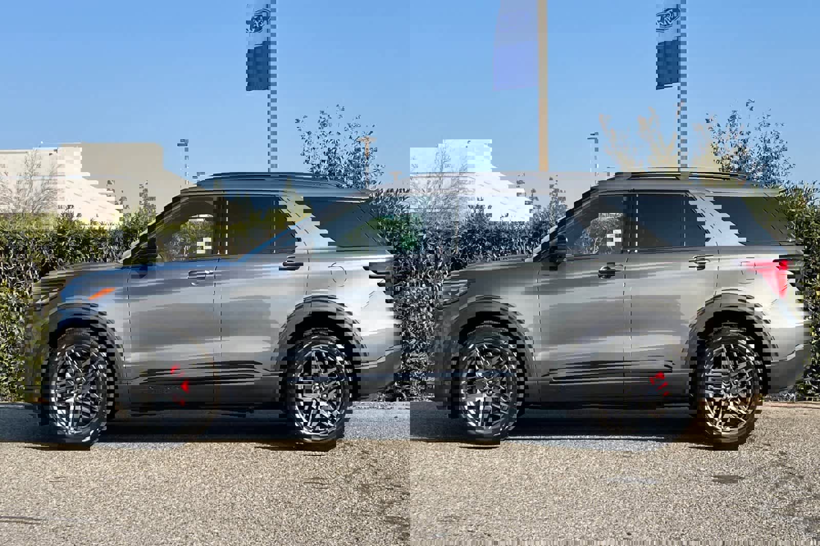 New 2026 Ford Explorer ST w/ Sun And Sound Package image 5