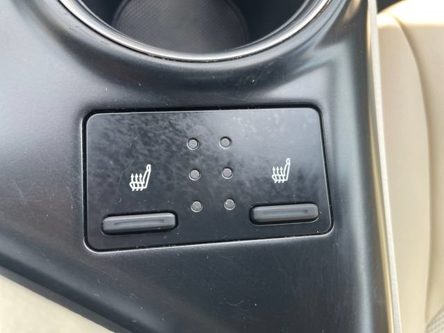 Used 2020 Toyota Camry XLE w/ Sunroof Package FWD image 17