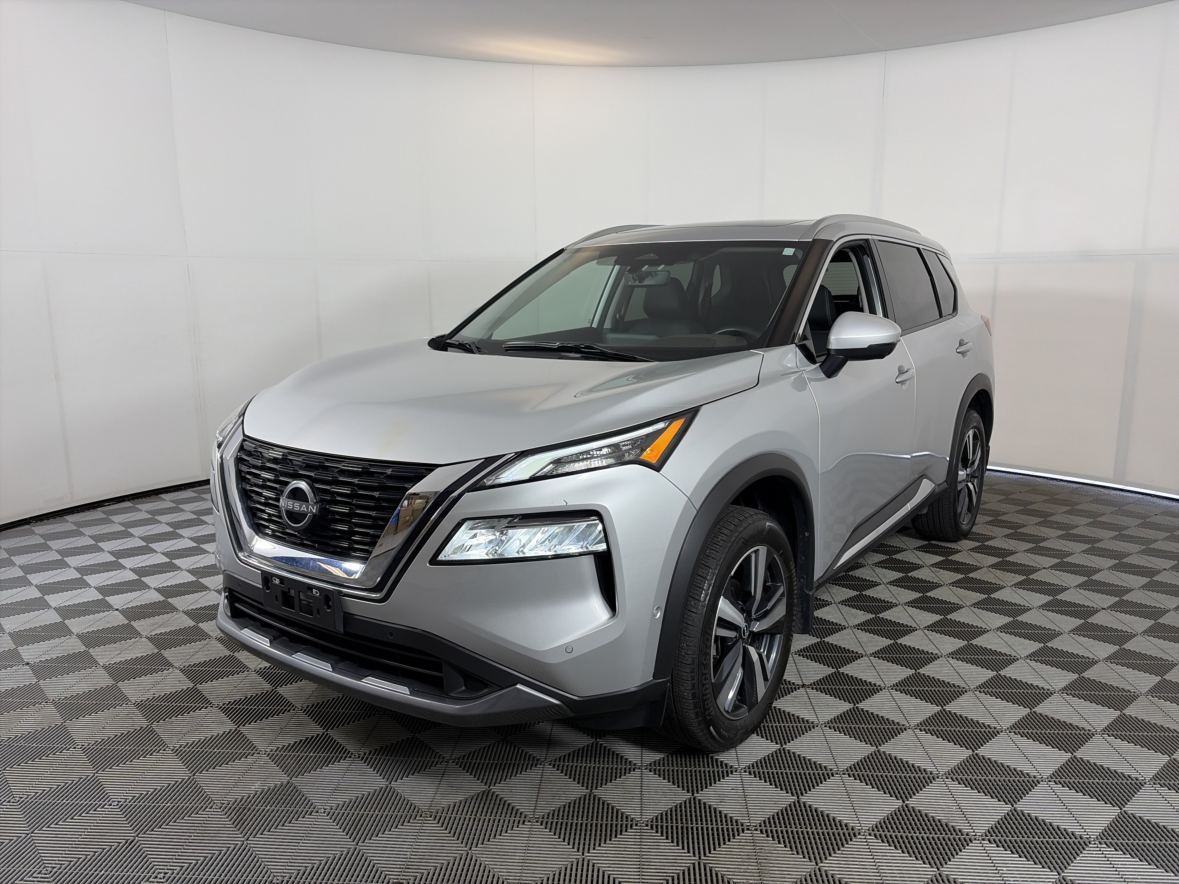 Used 2023 Nissan Rogue SL w/ SL Premium Package AWD/4WD image 2