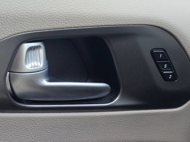 Used 2024 Chrysler Pacifica Touring-L FWD image 23