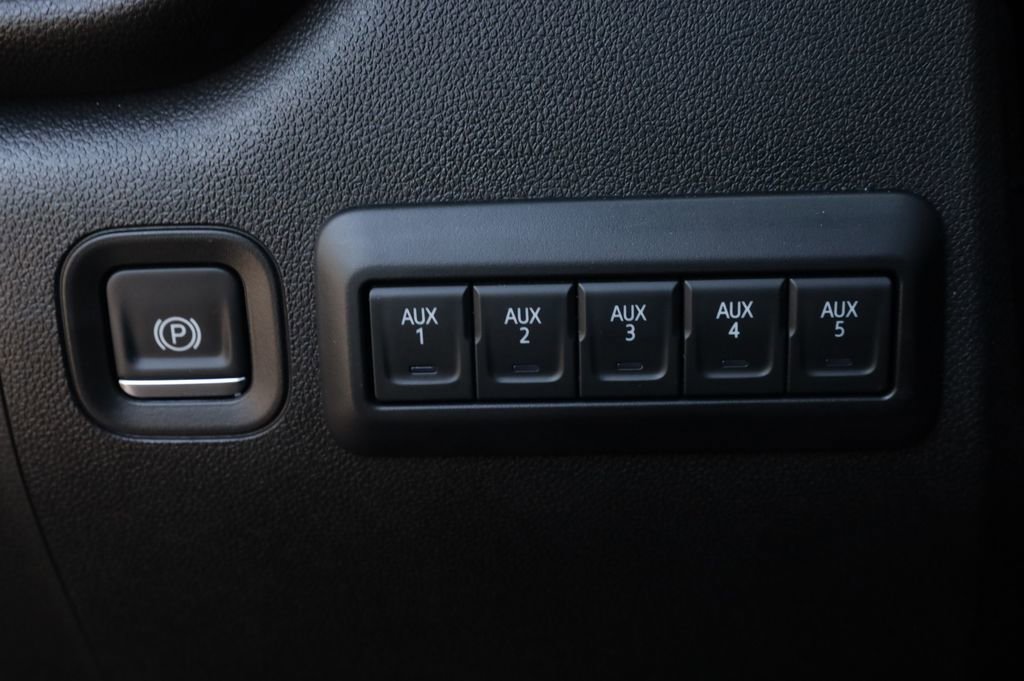 Used 2025 Chevrolet Silverado 2500 Custom w/ Custom Value Package image 32