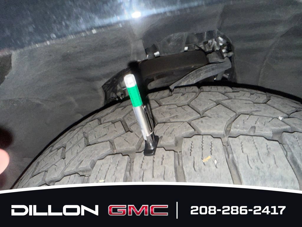 Used 2023 GMC Yukon XL SLT w/ SLT Luxury Package AWD/4WD image 19