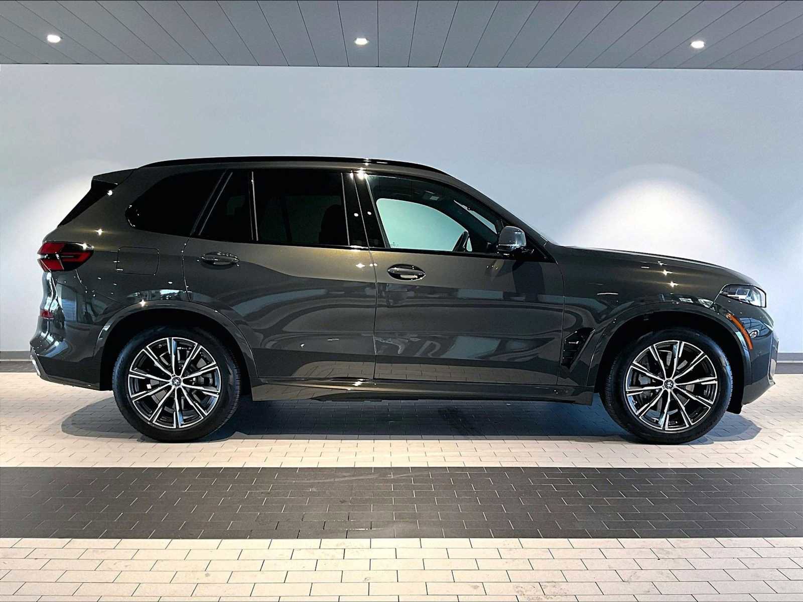 Used 2024 BMW X5 xDrive50e w/ M Sport Package image 11