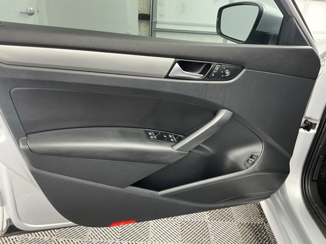 Used 2014 Volkswagen Passat Wolfsburg Edition image 11