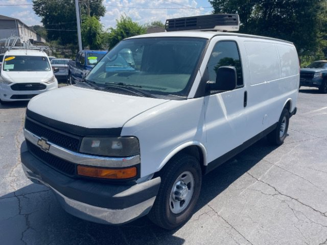 Used 2015 Chevrolet Express 2500 w/ Chrome Appearance Package RWD image 2