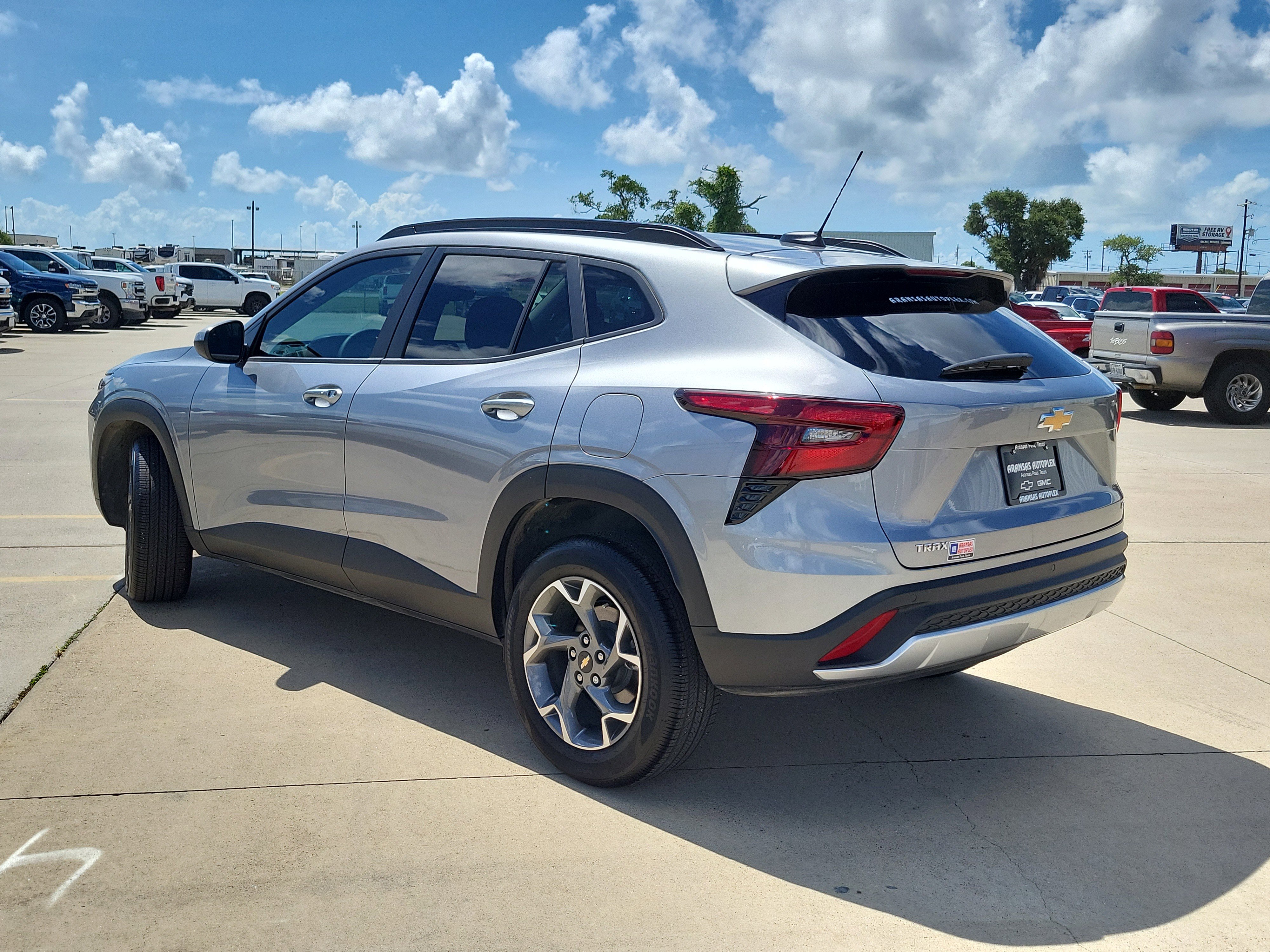 Used 2025 Chevrolet Trax LT w/ Driver Confidence Package image 7