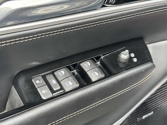 Used 2022 Jeep Wagoneer Series III w/ Premium Group I AWD/4WD image 13