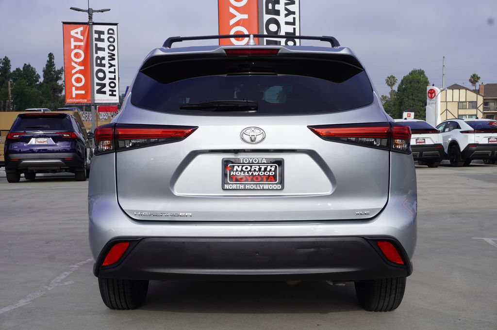 Used 2020 Toyota Highlander XLE FWD image 6