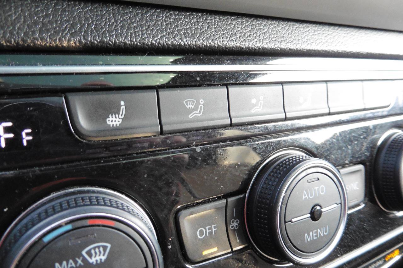 Used 2022 Volkswagen Atlas Cross Sport SE image 18