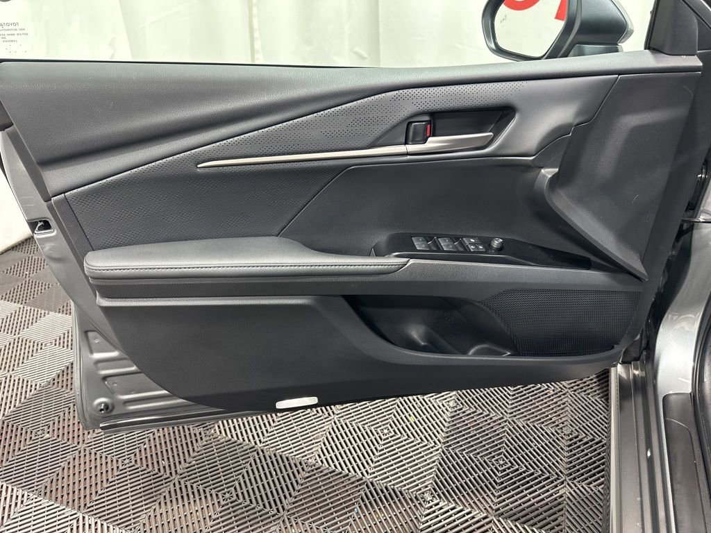 Used 2025 Toyota Camry XSE image 23