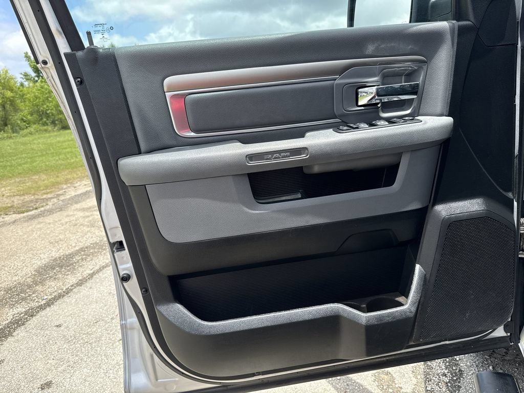 Used 2017 RAM 1500 Classic SLT RWD image 10