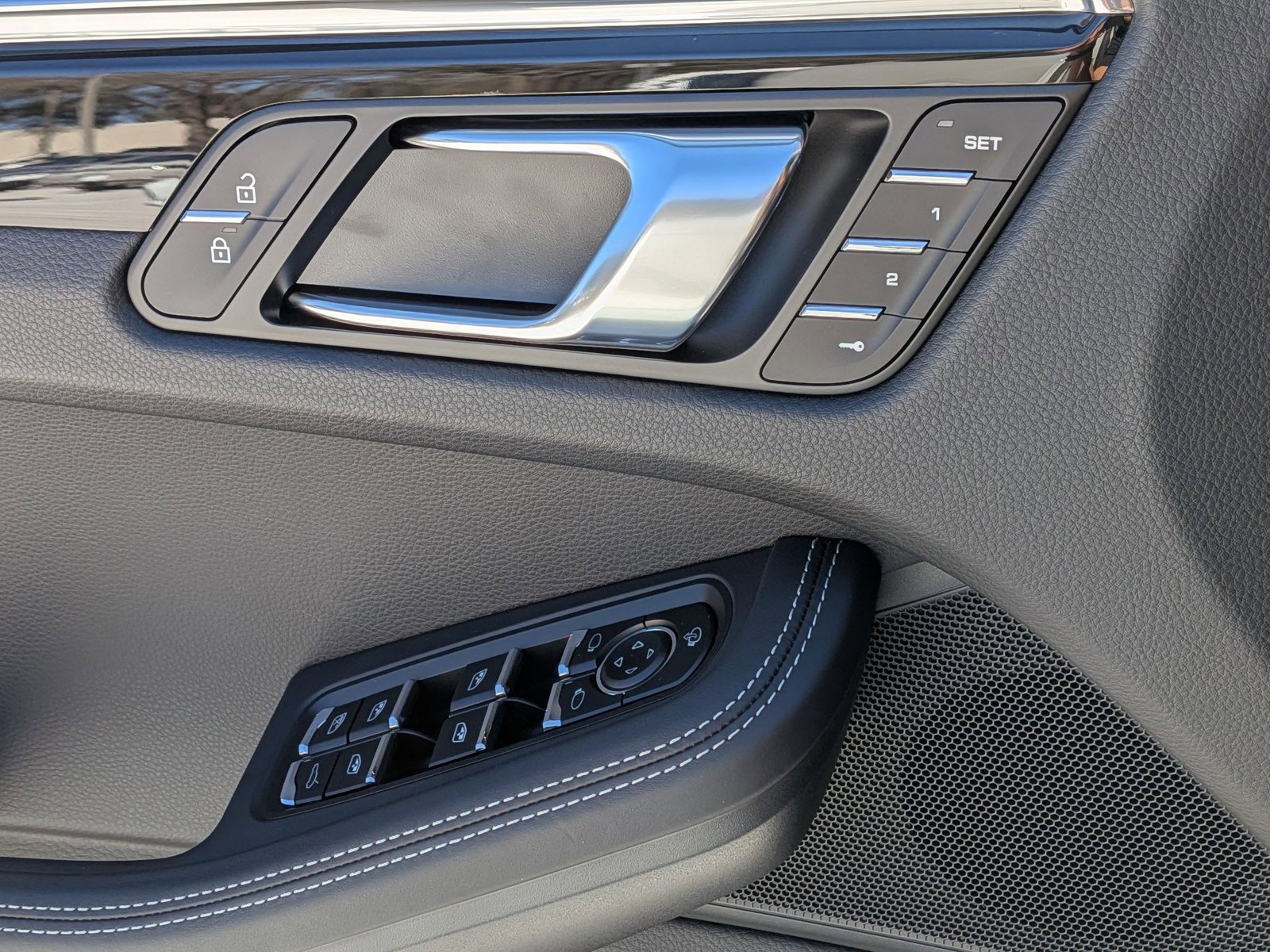 New 2026 Porsche Macan Turbo image 15