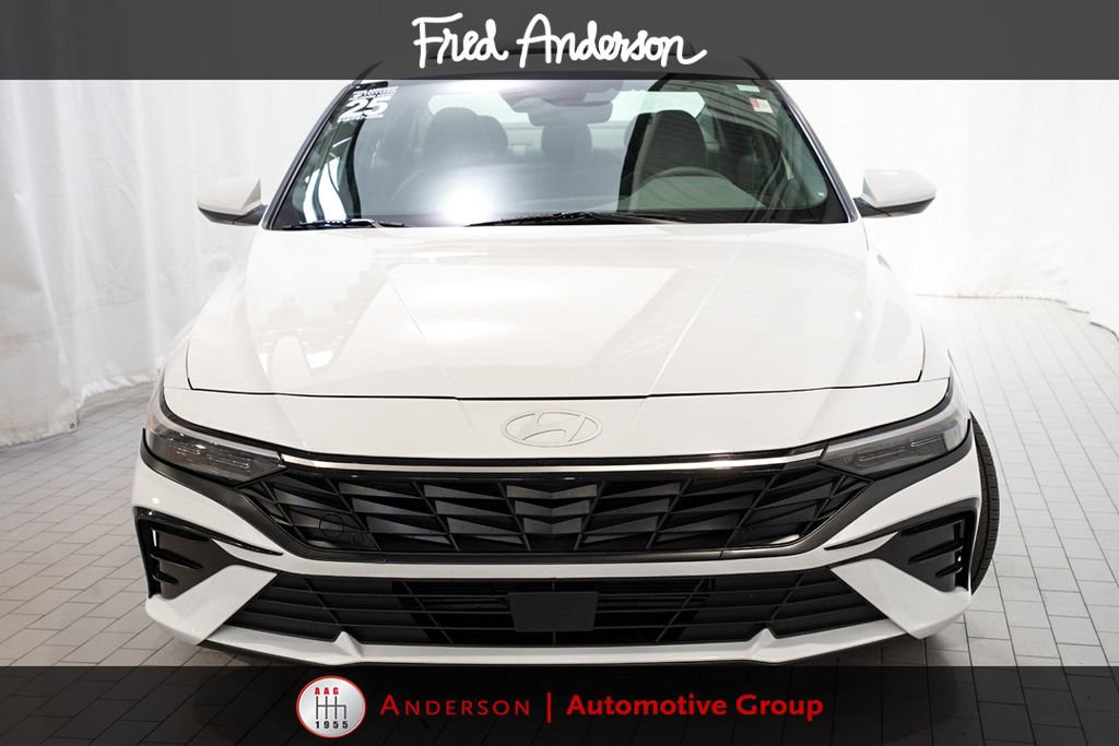 Used 2025 Hyundai Elantra SEL FWD image 2