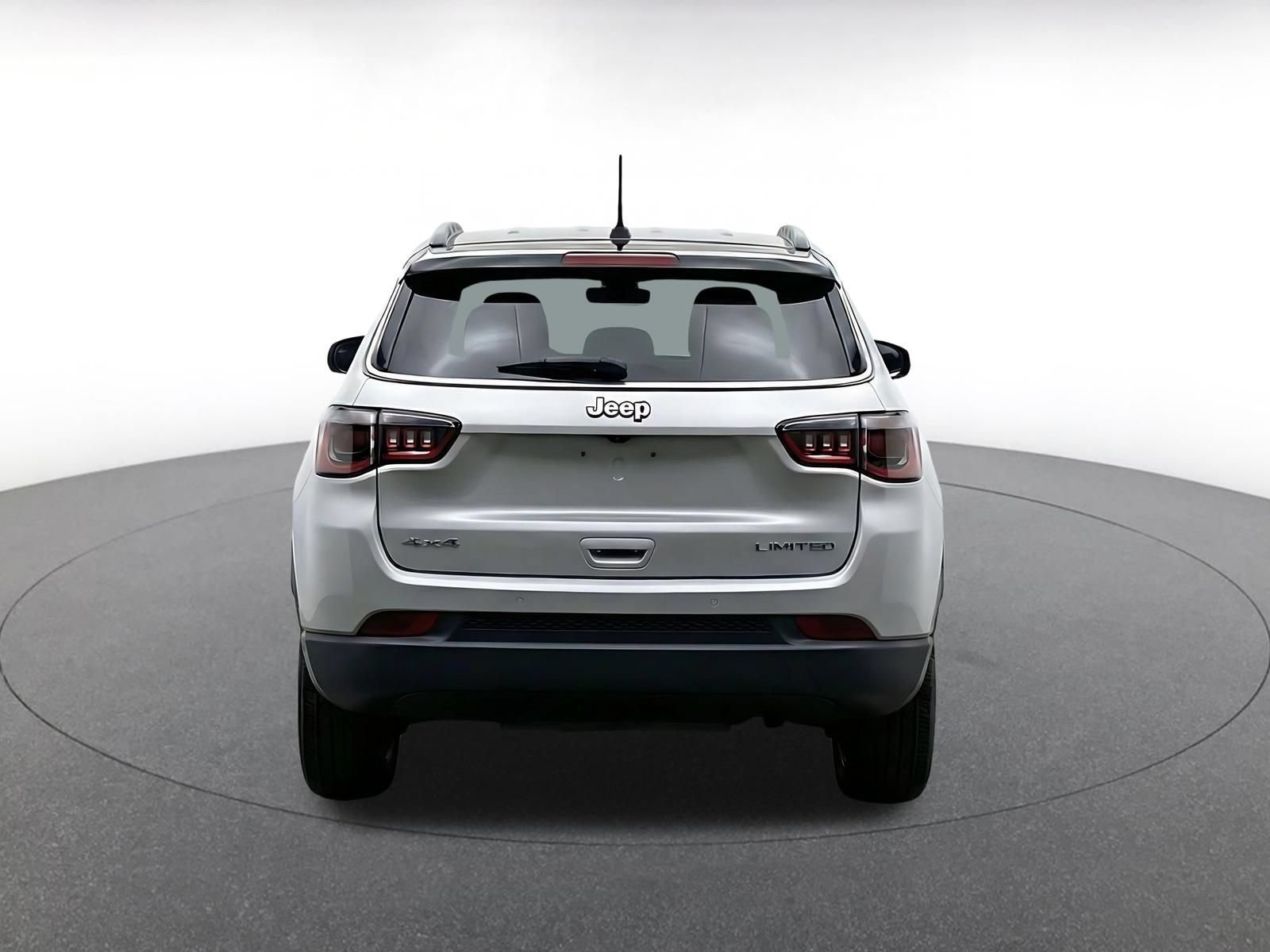 Used 2025 Jeep Compass Limited AWD/4WD image 8