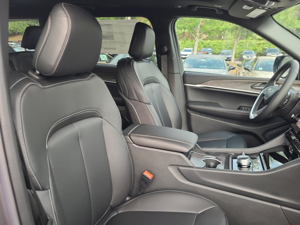 New 2026 Jeep Grand Cherokee L Limited AWD/4WD image 28