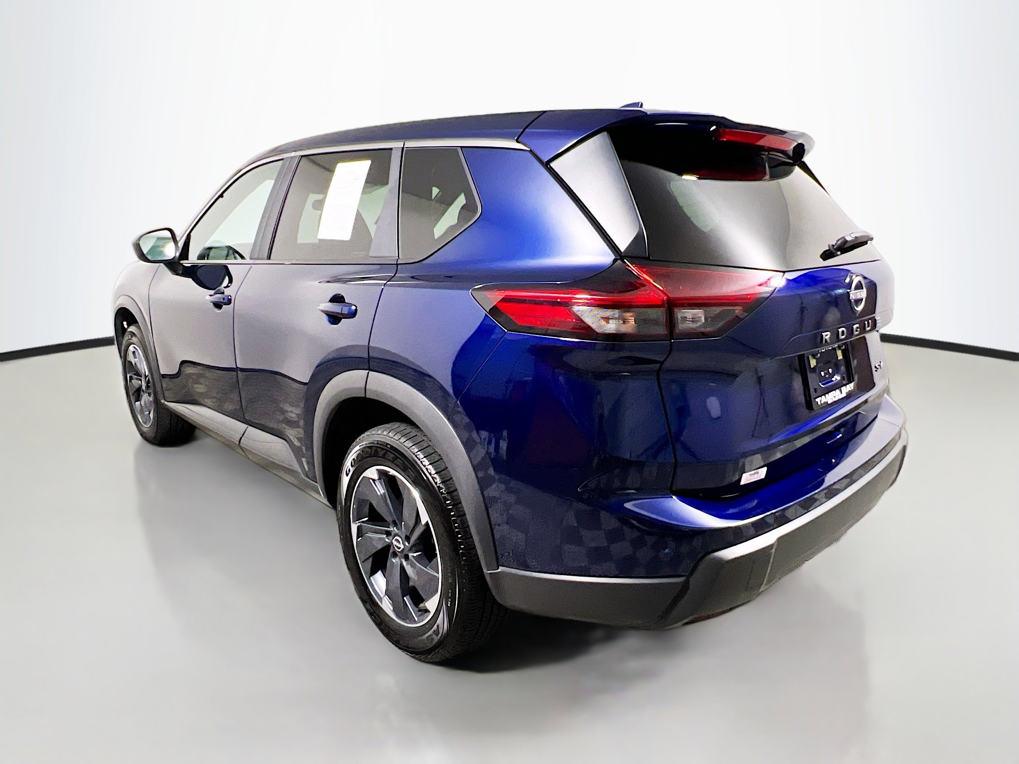 Used 2024 Nissan Rogue SV FWD image 8