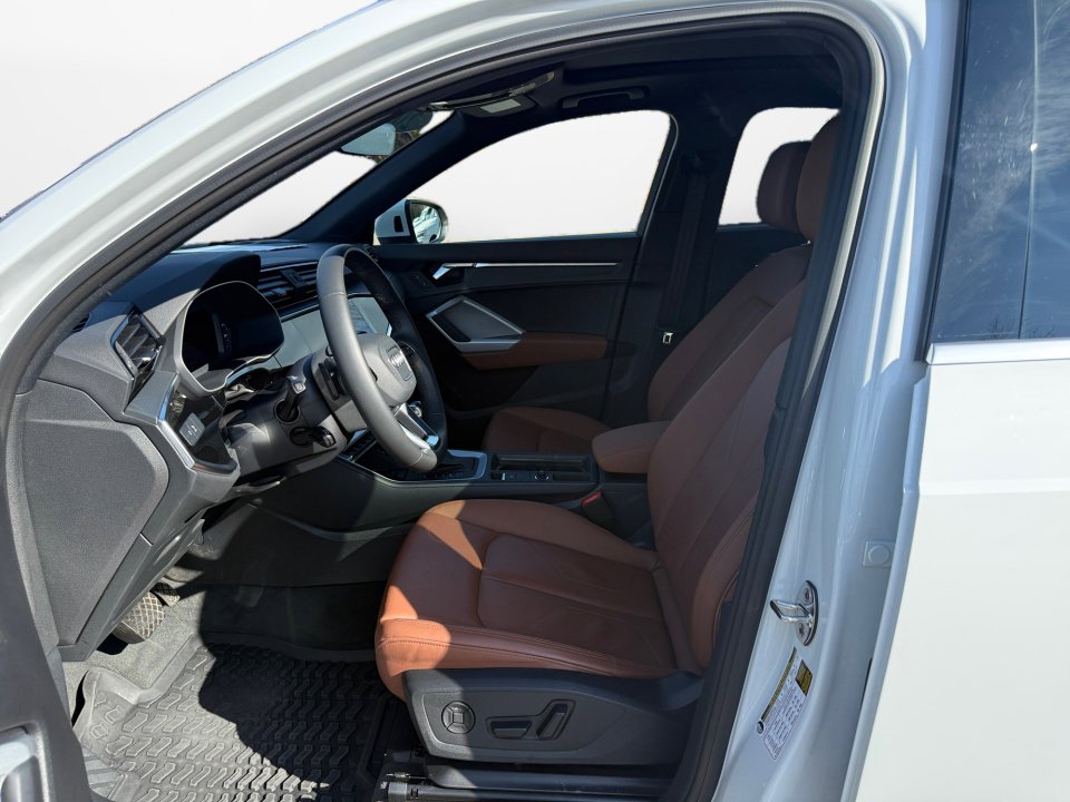Certified 2025 Audi Q3 2.0T Premium Plus w/ Premium Plus Package image 9