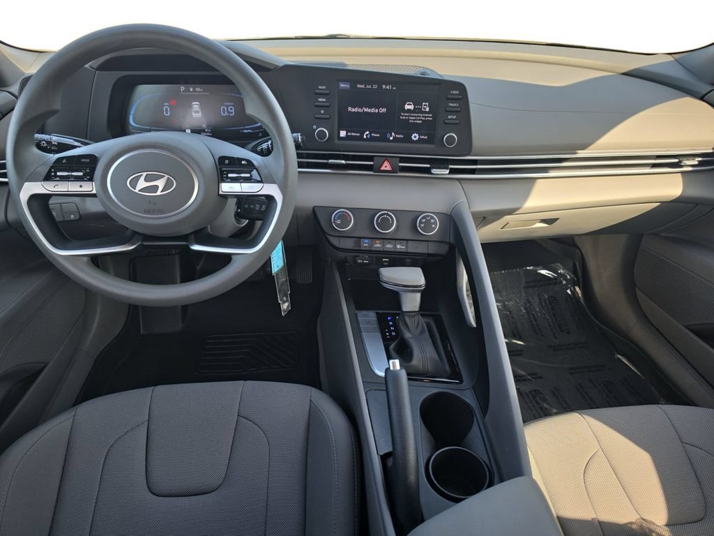 Certified 2024 Hyundai Elantra SE FWD image 13