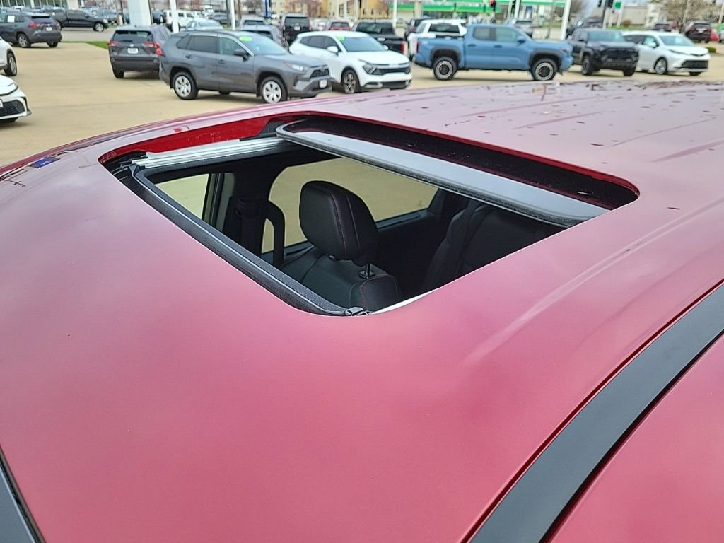 Used 2025 Toyota Sienna XSE image 3