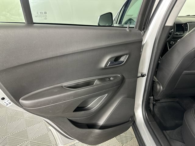 Used 2019 Chevrolet Trax LT w/ LT Convenience Package AWD/4WD image 11