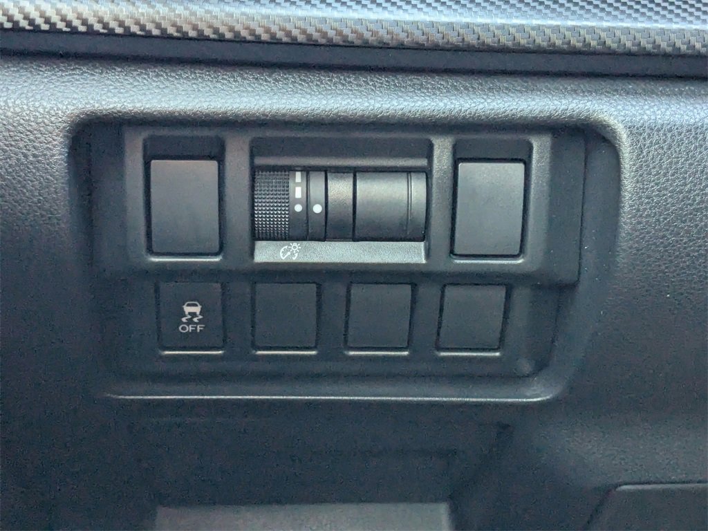 Used 2019 Subaru Crosstrek 2.0i w/ Eyesight System image 32