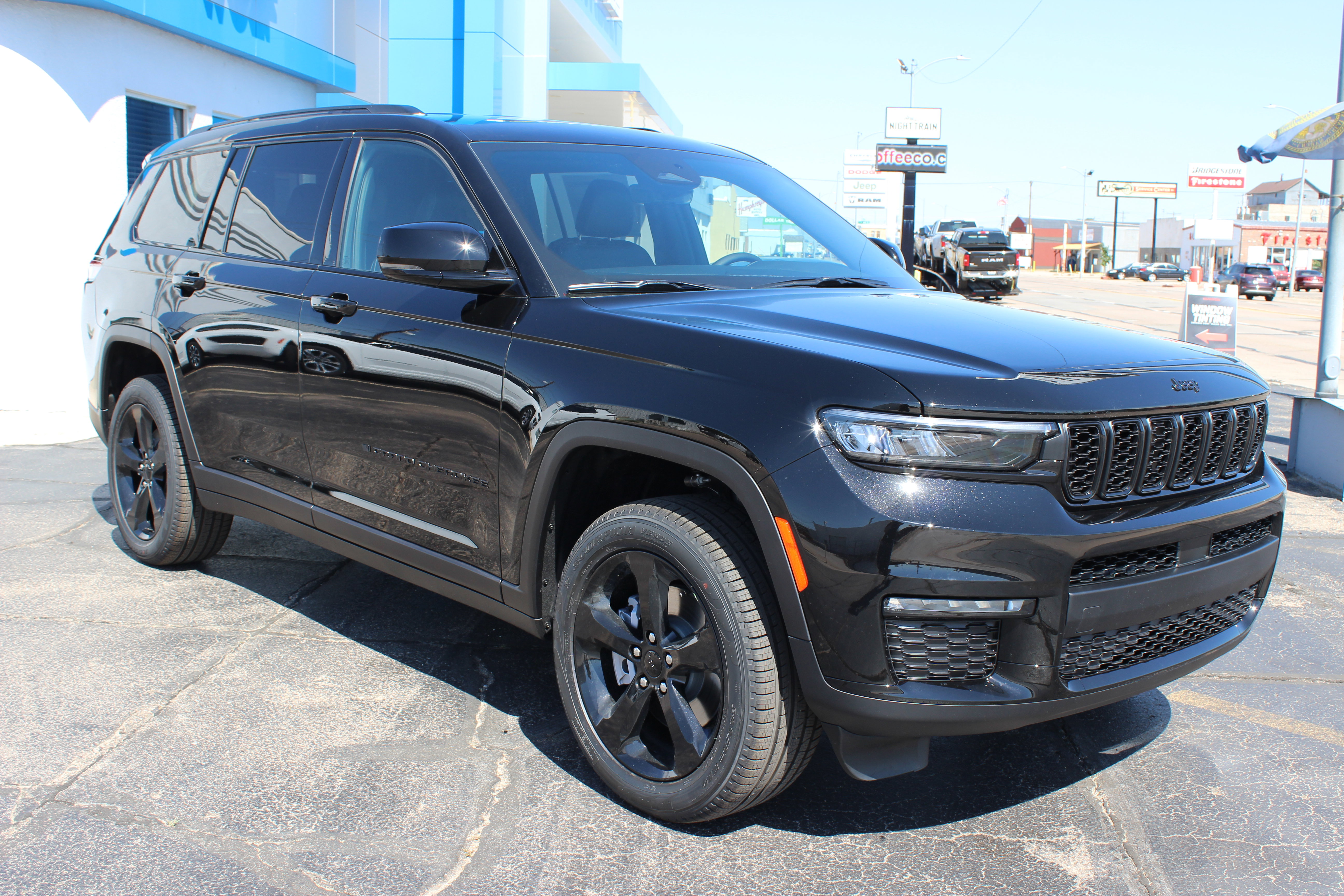New 2025 Jeep Grand Cherokee L Limited image 3