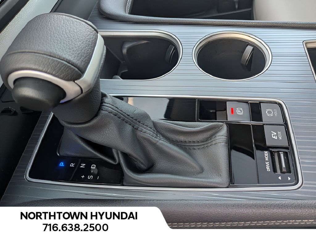 Used 2026 Toyota Sienna XLE FWD image 15