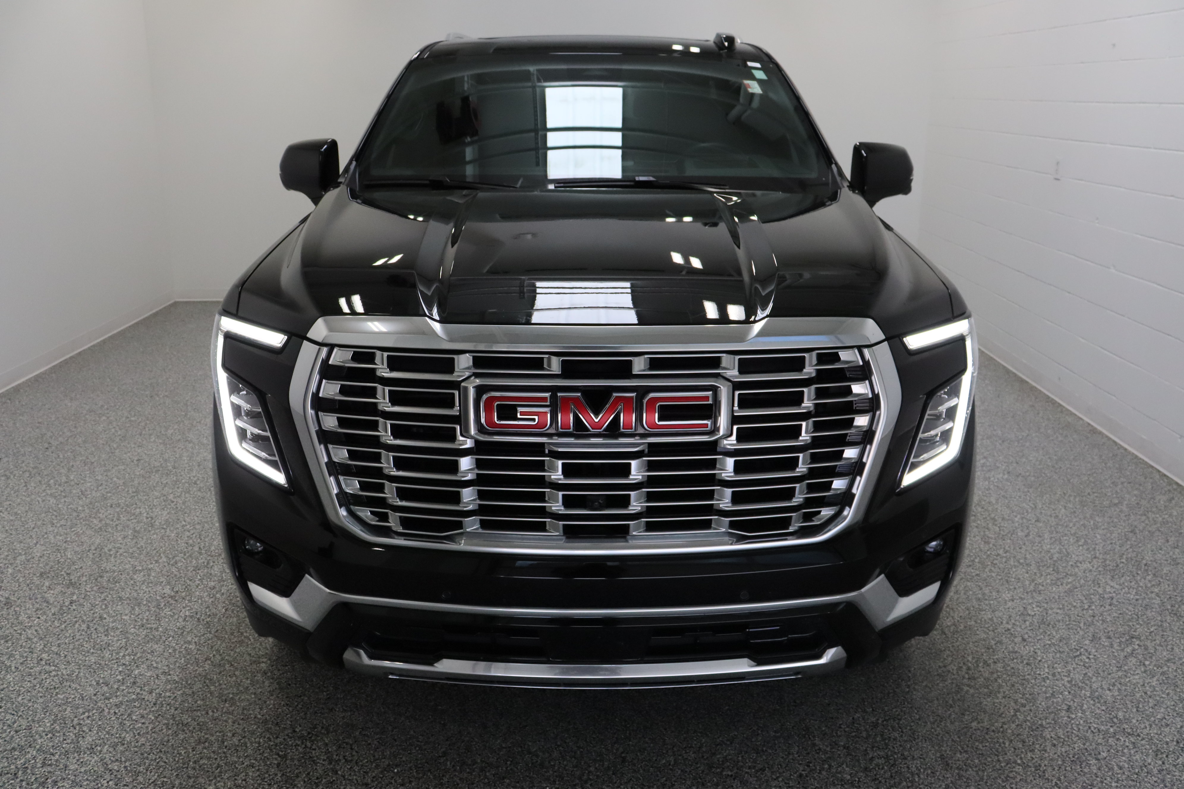 Used 2026 GMC Yukon Denali w/ Denali Reserve Package AWD/4WD image 3