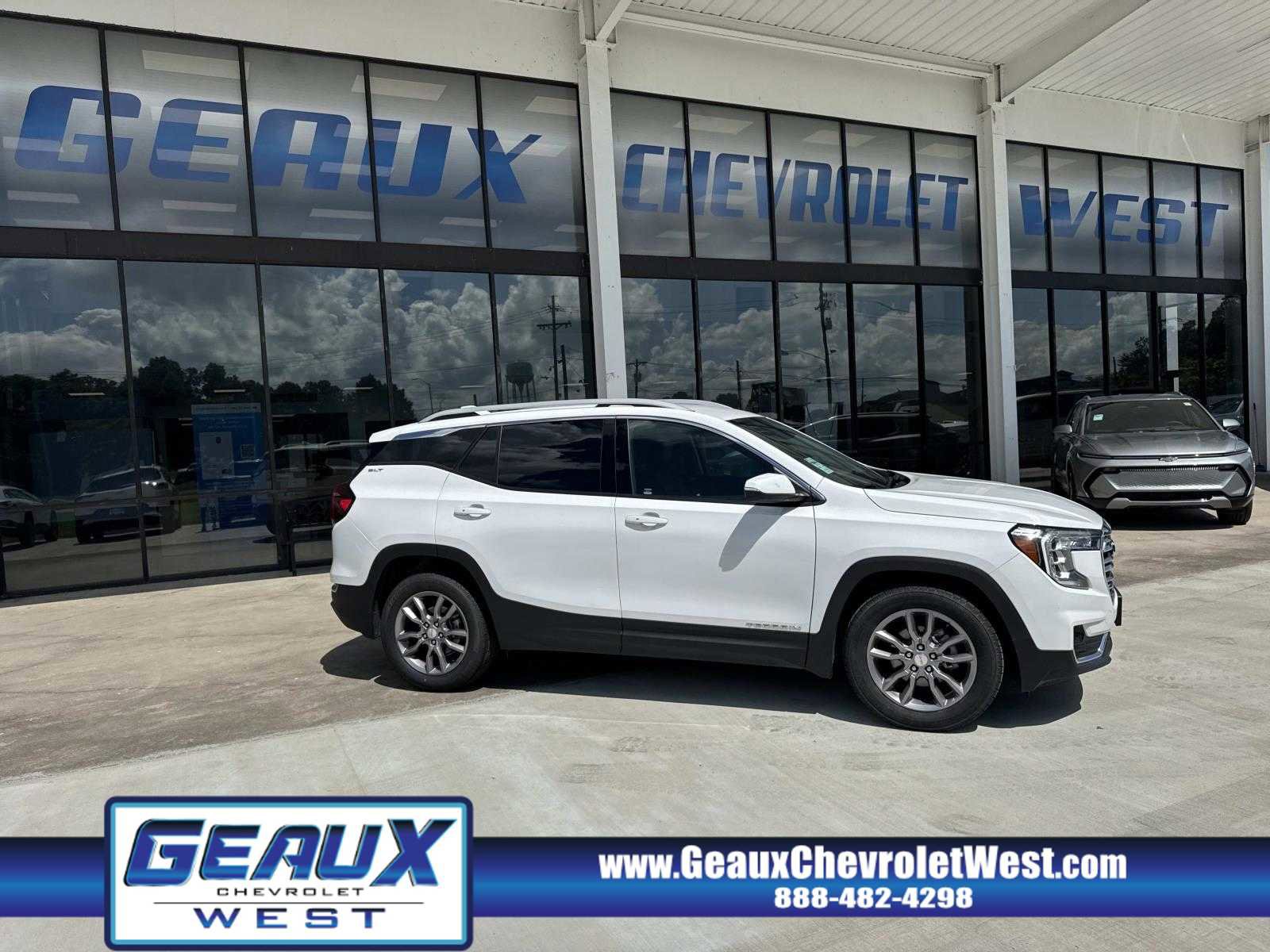 Used 2024 GMC Terrain SLT