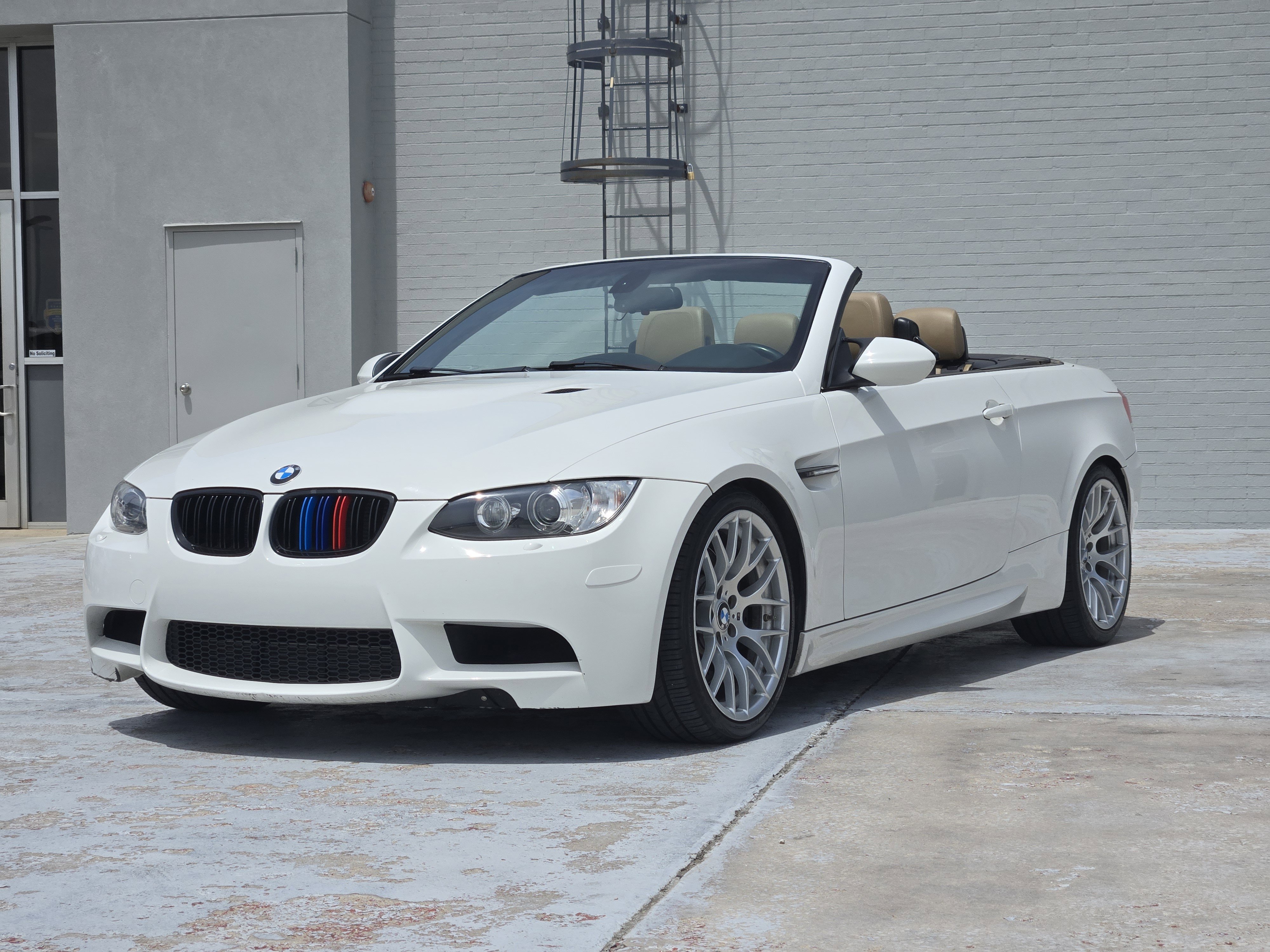 Used 2010 BMW M3 Convertible RWD image 3