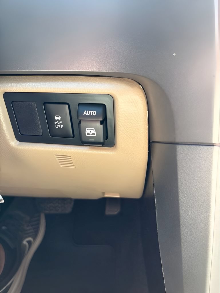 Used 2015 Toyota Sequoia Limited RWD image 31